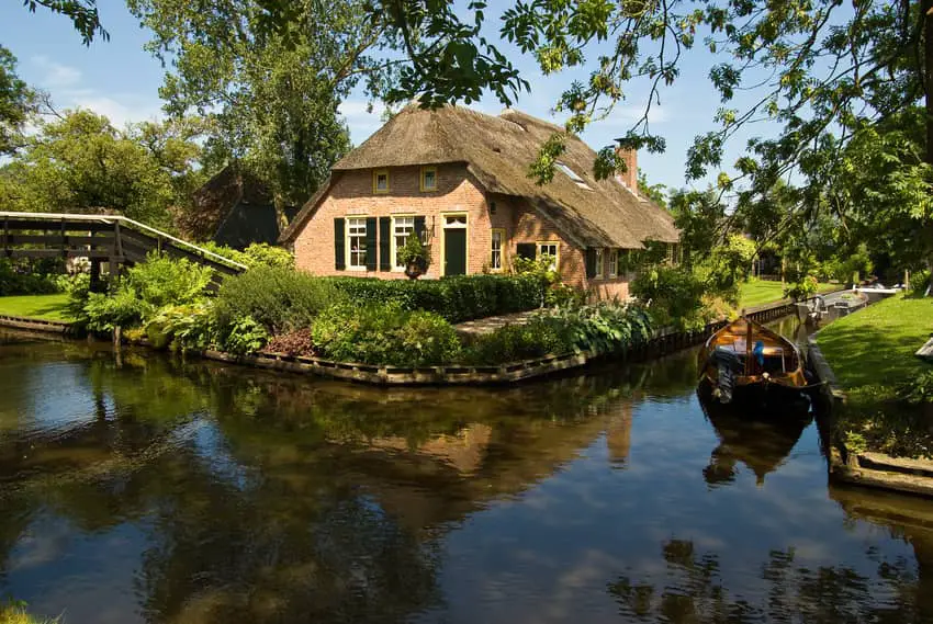 Giethoorn – Town in Holland Without Roads and Cars - Amsterdam Hangout